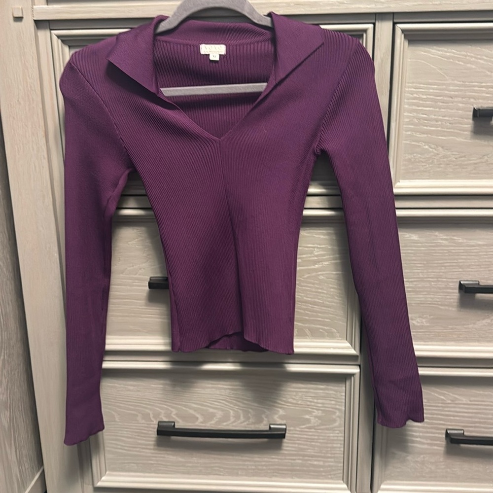 Beautiful ladies shirt by XOXO size M fits like a S. Look at photos for pattern.